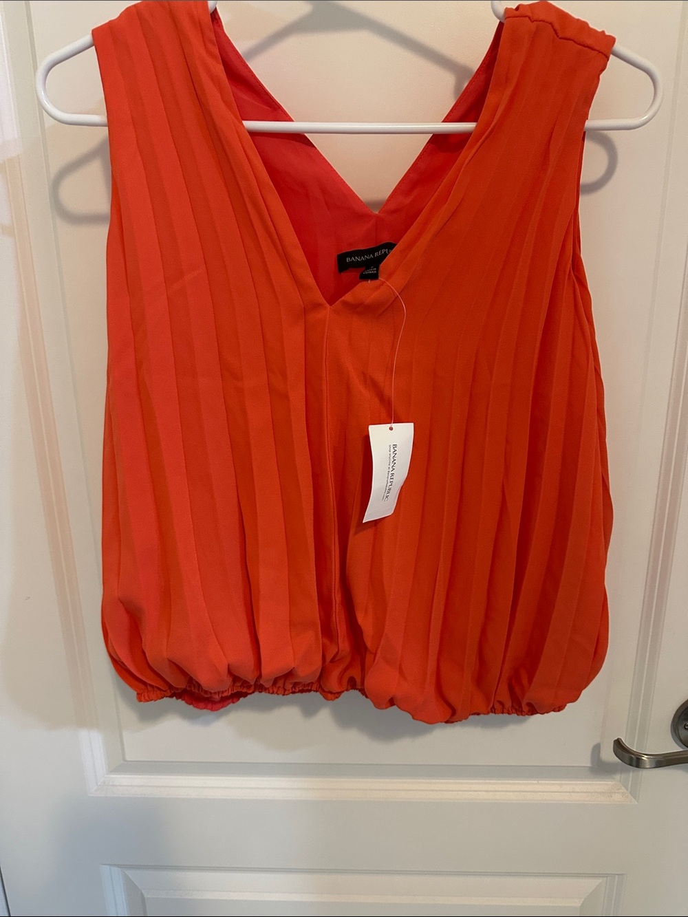 Banana Republic Coral Pleated V-Neck Sleeveless Tank